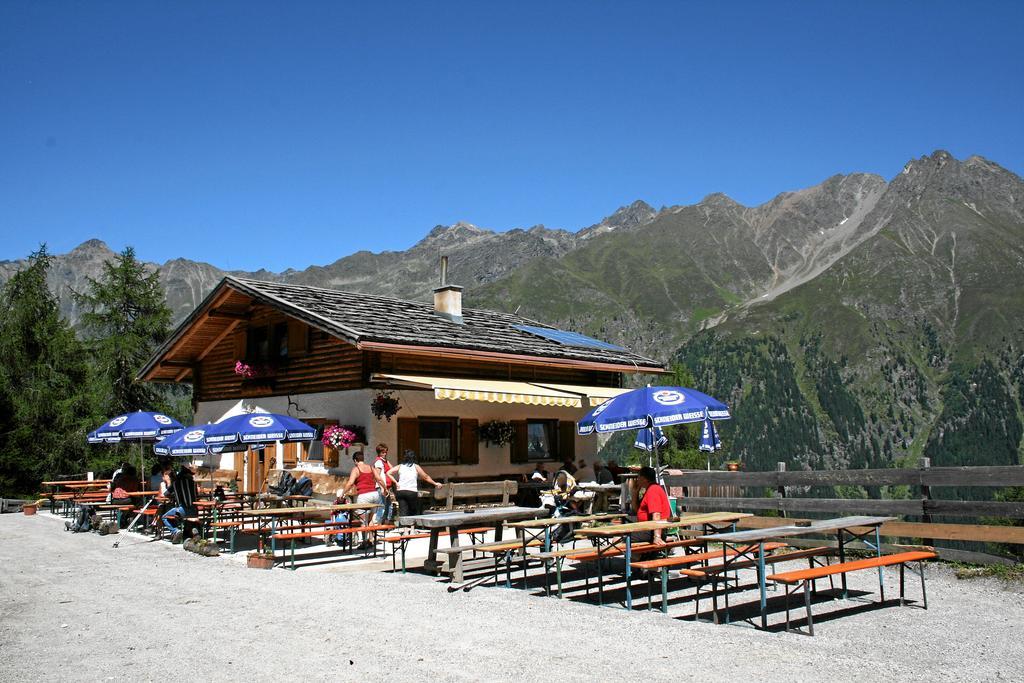 Wellnesshuettendorf Wiese Sankt Leonhard im Pitztal Exterior photo